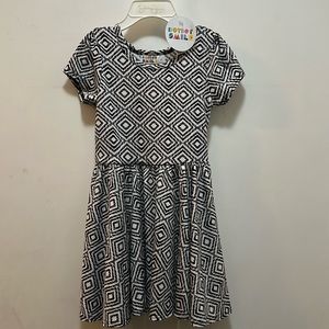 NWT Dot Dot Smile dress size 2T. Cool black & white print!